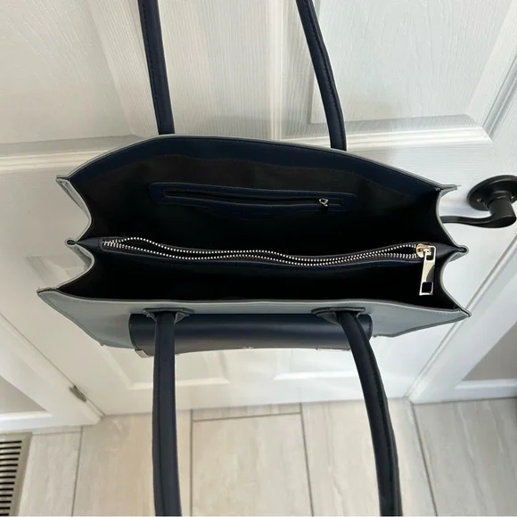 Chic Blue Two-Tone Tote Bag - Picture 7 of 16